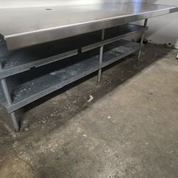 Stein Steel Table