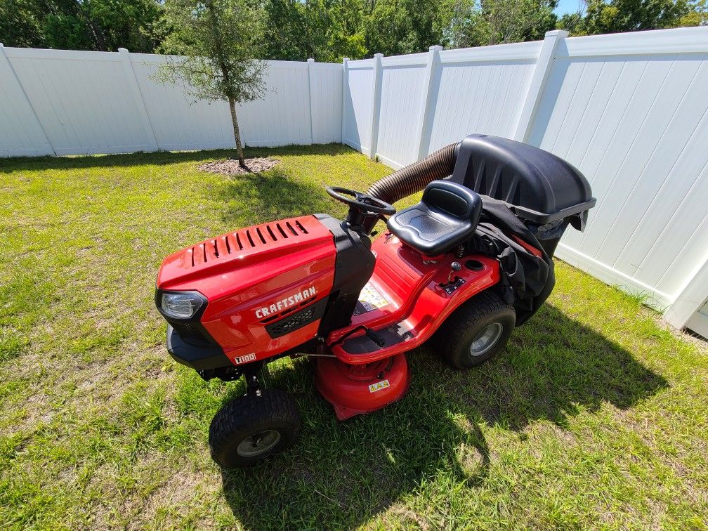 USED CRAFTSMAN RIDING MOWER IN GREAT CONDITION