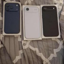 Brand New Never Used 1 IPhone 17 Pro And 2 IPhone 17 Air Best Offer
