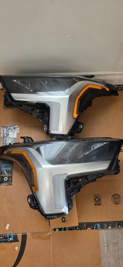 LED headlights (driver and passenger side) compatible with Toyota Tundra (2022–2026) and Toyota Sequoia (2023–2026) models.