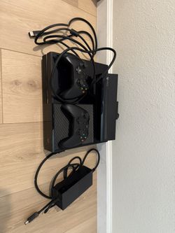 Xbox One Bundle – Console + Kinect + 2 Controllers