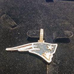 10k Real Gold Diamond Pendent