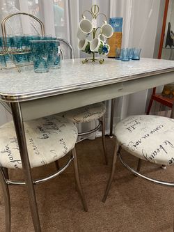 50’s Formica & Chrome dining table only. Metal base