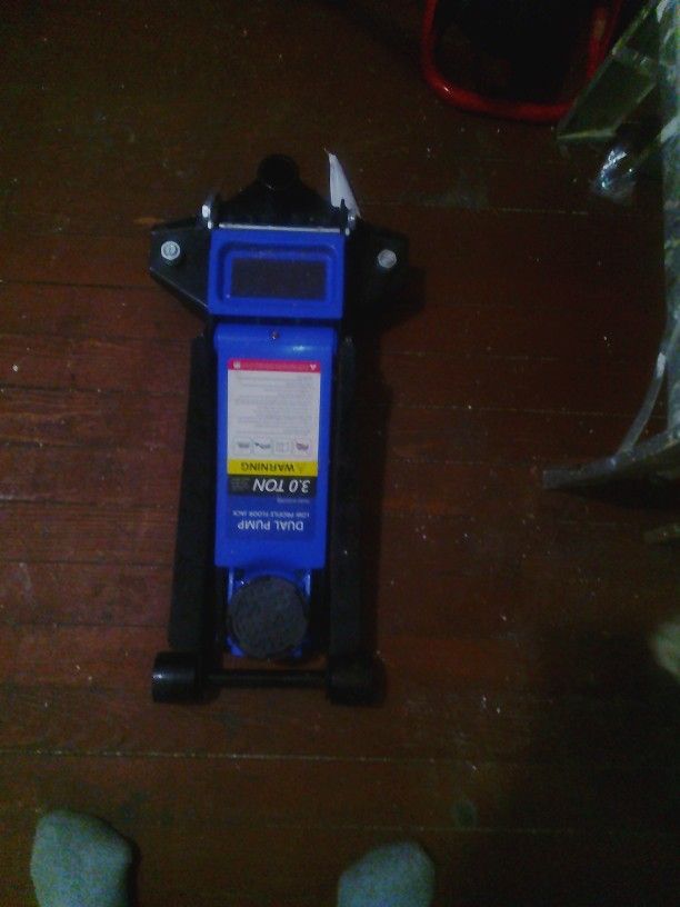 Car Jack For Jacking Up Cars 