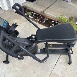 TEETER POWER 10  ROWING MACHINE