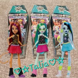 Monster High Courtside Fangs Out Doll Set New