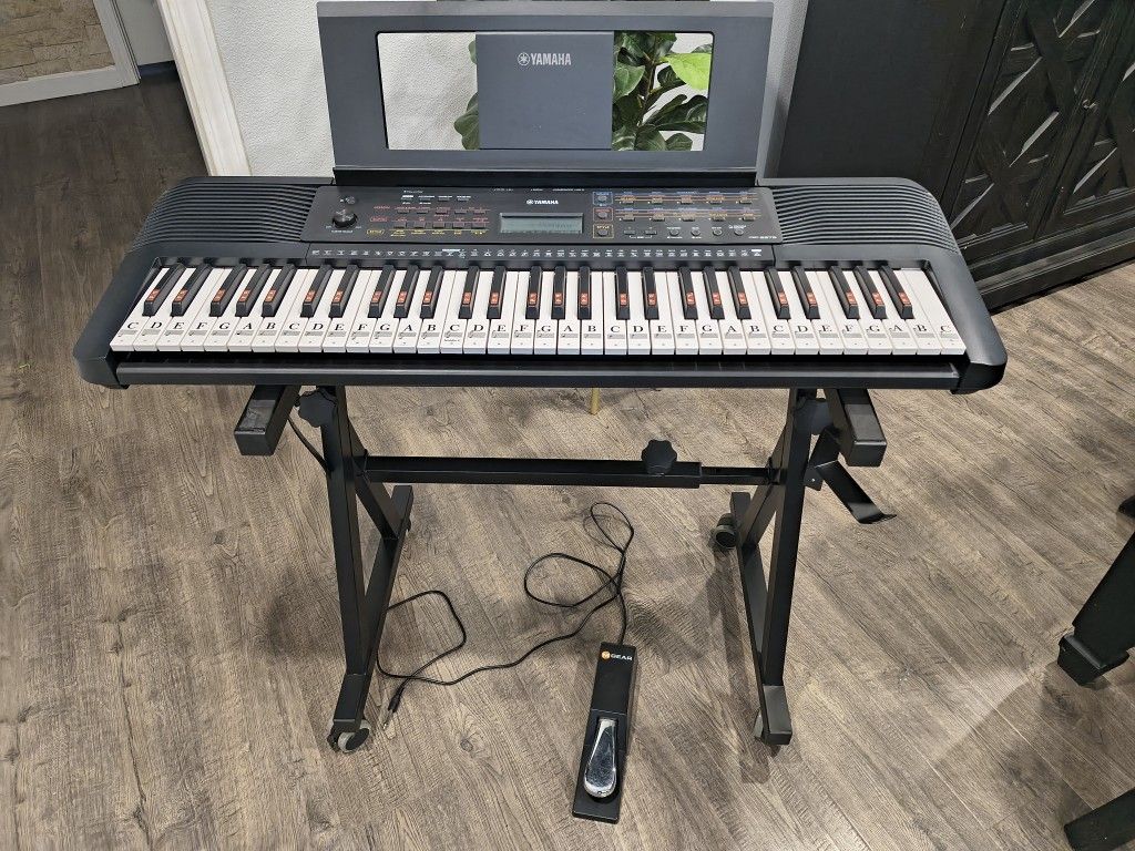 Piano Portátil Yamaha PSR-E273.