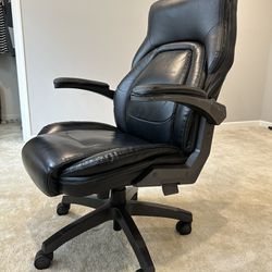 LazBoy Rarely Used Office Chair + Free Desk