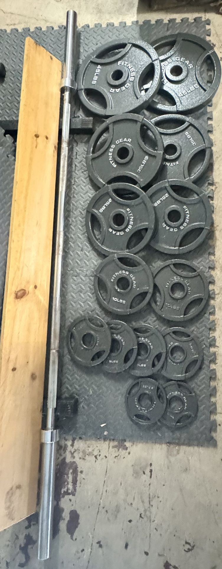 300 lb Olympic Weight Set with Bar