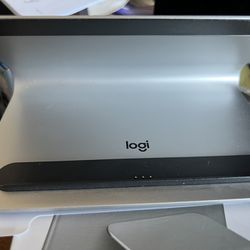 Logitech Logi U-D0010 iPad Pro Base Charging Stand with Smart Connector Tech