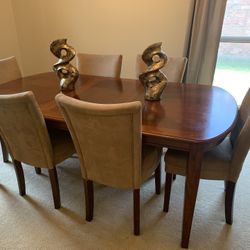 Like New Table Set With Chairs
