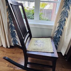 ANTIQUE ROCKING CHAIR