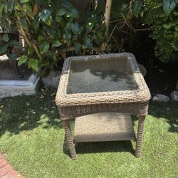 Rattan/wicker end table