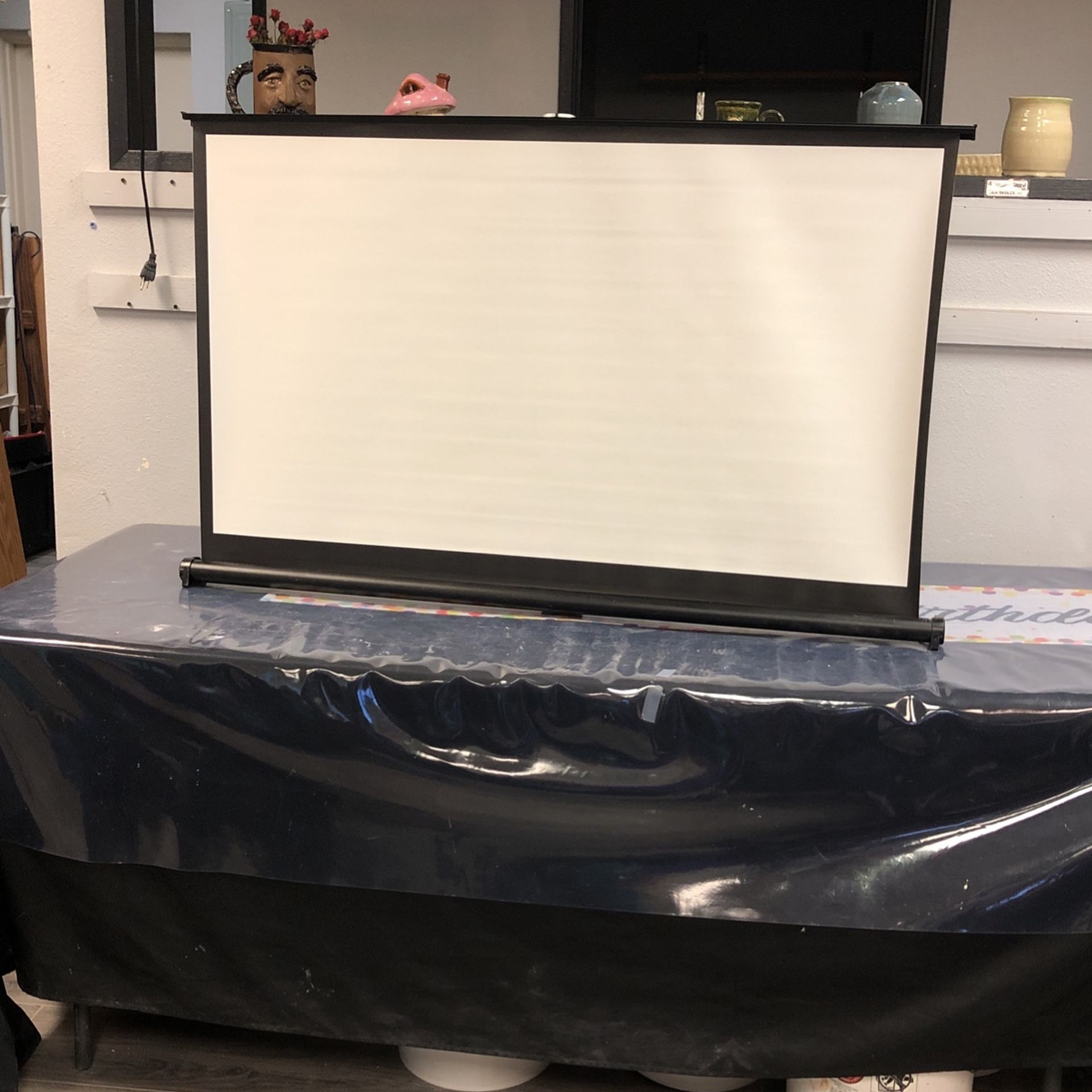 50” Fold Down Projector screen portable