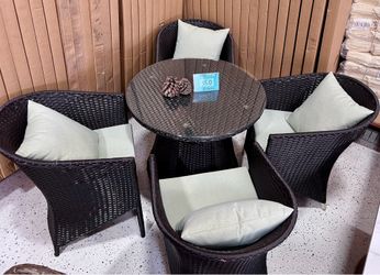 5-Piece Outdoor Wicker Patio Dining Set – Glass Top Table & 4 Cushioned Chairs
