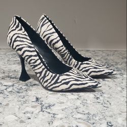 Vince Camuto Womens Kamerna Pointed Toe Pumps Size 5 NWOT