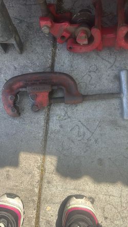 Pipe cutter