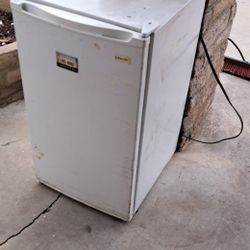 Magic Chef Refrigerator.
