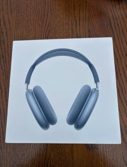 AirPods Max’s Sky Blue