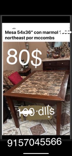 Mesa de madera con marmol on top 80$ sin sillas