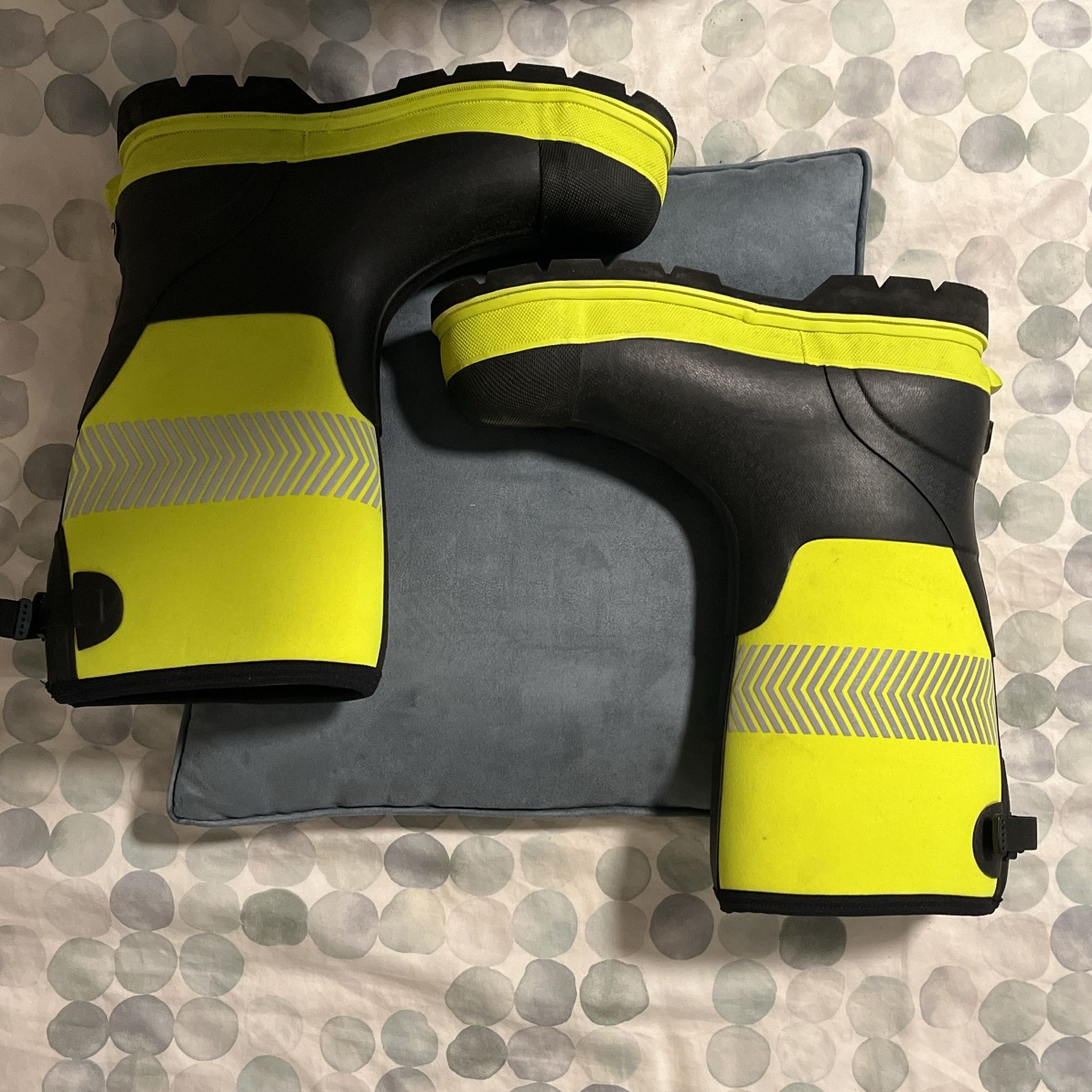 Size 12 Men’s Hi-viz Steel Toe Boots