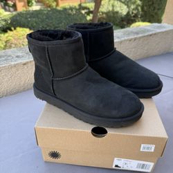 UGG Classic Mini II