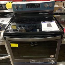 Whirlpool - 5.3 cu. ft. Self-Cleaning Freestanding Electric Convection Rage