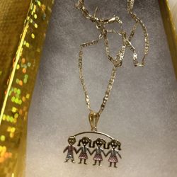 Necklace And Pendant.  $75  Bañado En Oro 