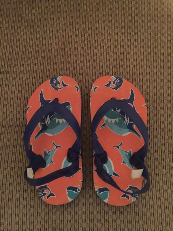 4 pairs of Toddler Size 8/9 Children's Place Flip Flops In EUC
