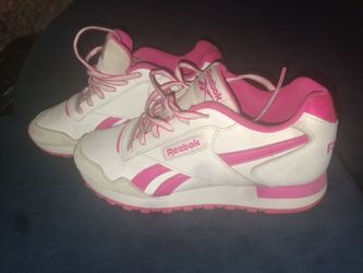 Girls size 3.5 Reebok Royal Glide