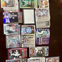 Lot of over 100 MLB baseball cards