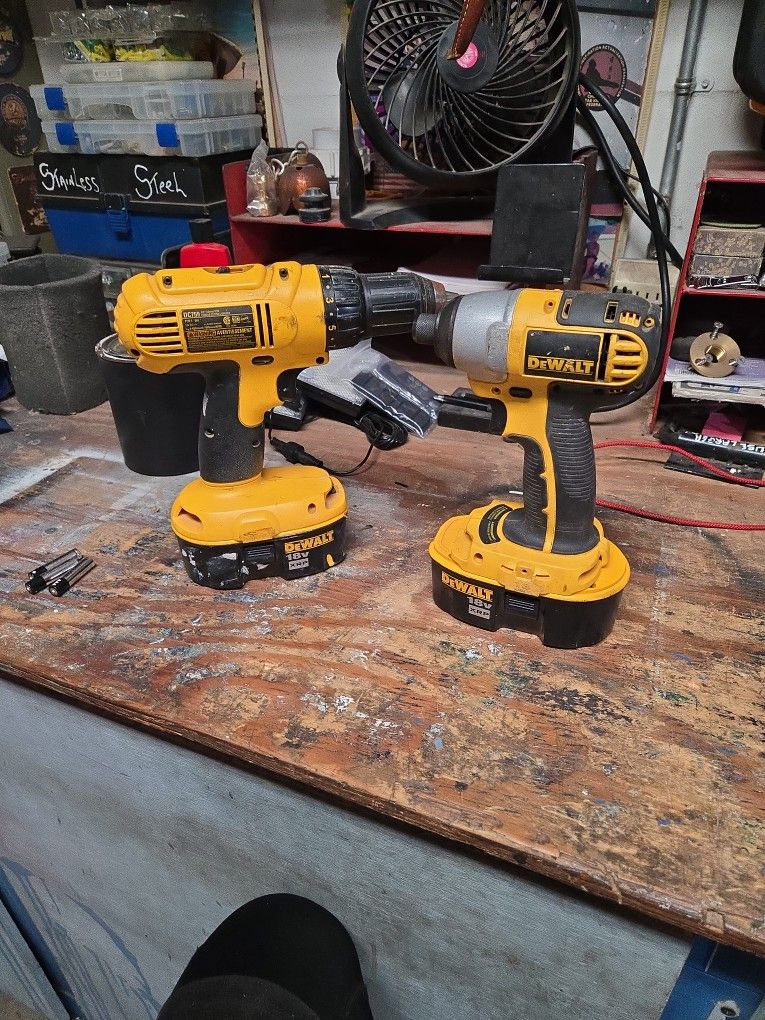 DEWALT18V  1/2 DRILL & 1/4 IMPACT DRIVER