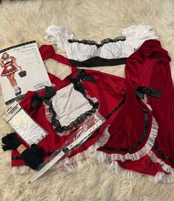 Women’s red riding hood costume