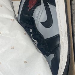 Jordan 1/8.5 Mens/60$