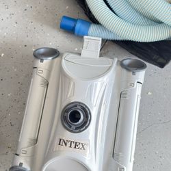 Vacuum Pool Cleaner Like New