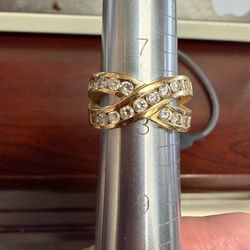 14 karat yellow gold, natural diamond ring