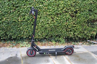 iScooter i9 Pro Electric Scooter with Bluetooth Control and NEW BATTERY