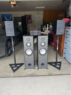 Great speakers with stands for $150 or will sell separately 👍