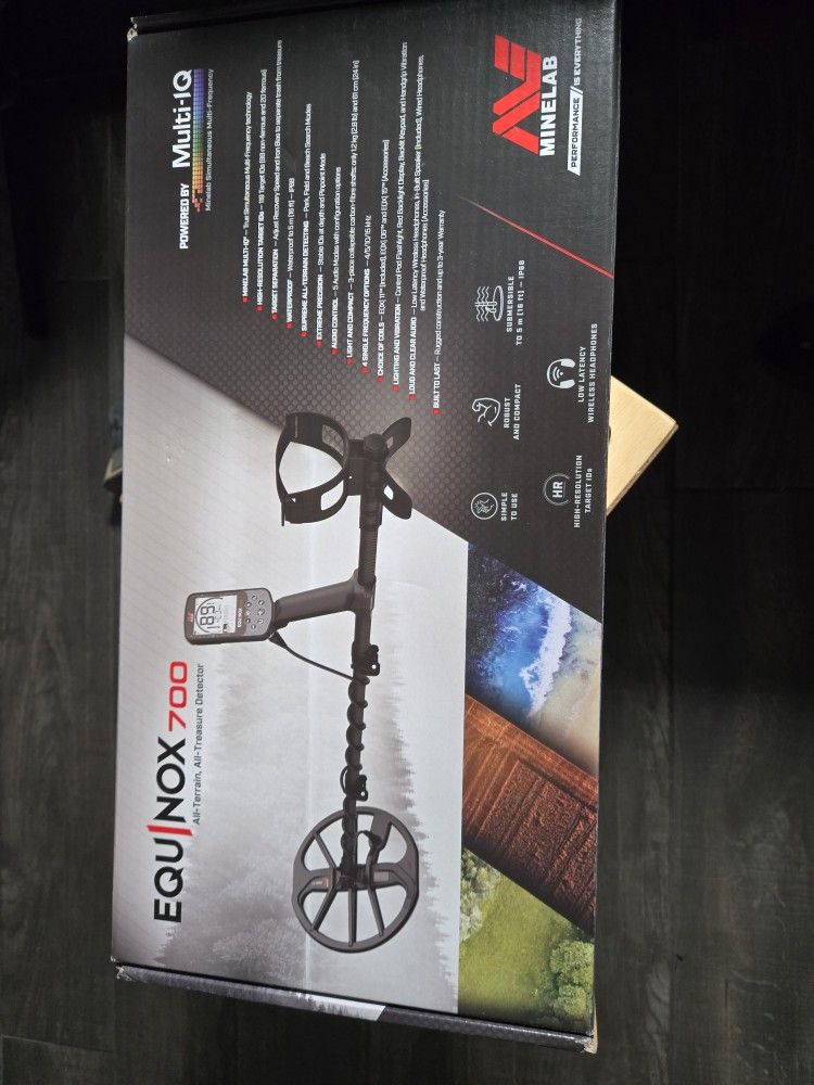Minelab Equinox 700 Metal Detector