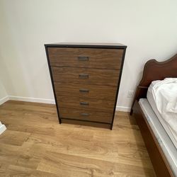 Bedroom dresser set