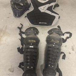 12Y Catchers Gear Easton