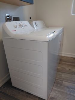 Like-New Laundry Set: Hotpoint Washer & Amana Dryer (Only 8 Months Old!)