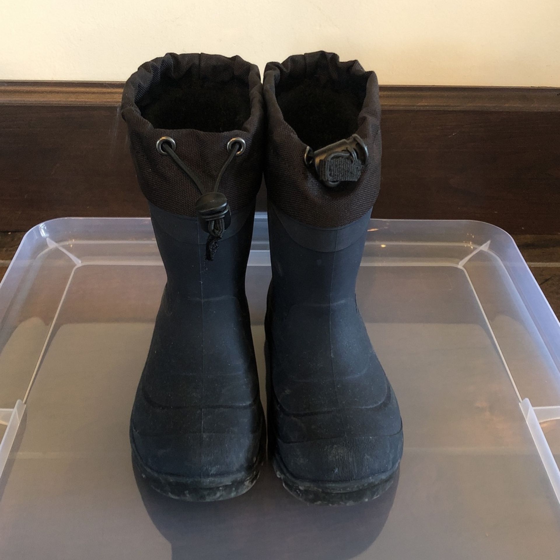 Snow Boots - Little Kid size 9