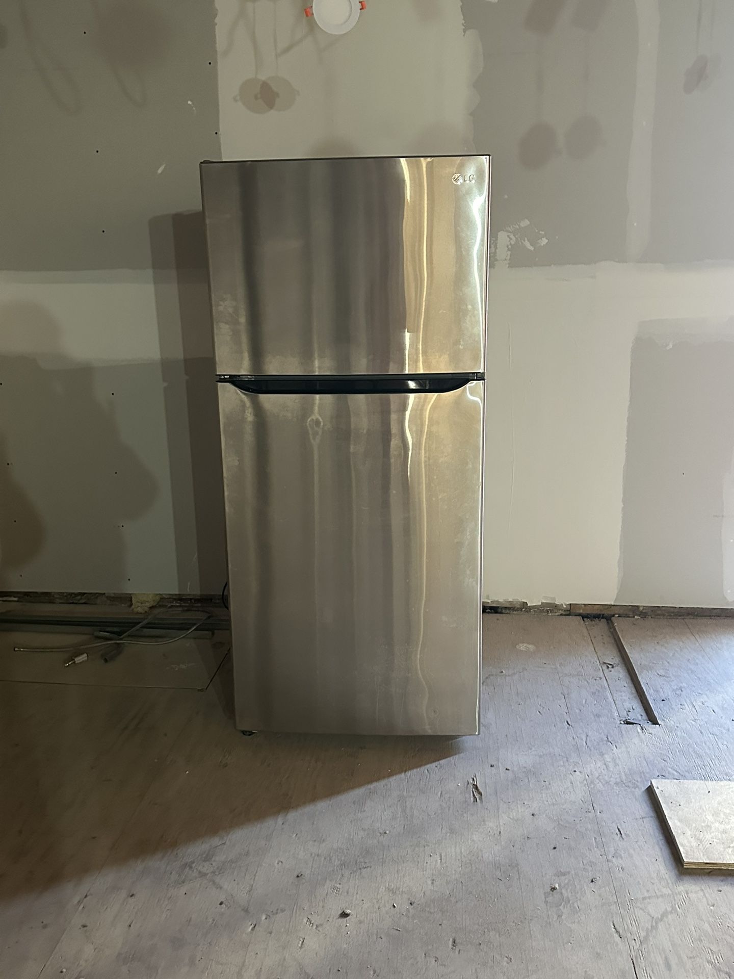 LG  Model LTCS20030S 20 Cu Ft 30 Wide 68.5 high Stainless steel Fridge With Ice Maker