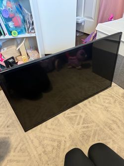 Vizio 32” smart TV with wall mount