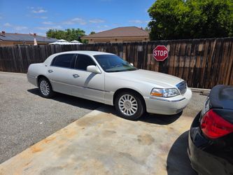 2005 LINCOLN TOWNCAR
