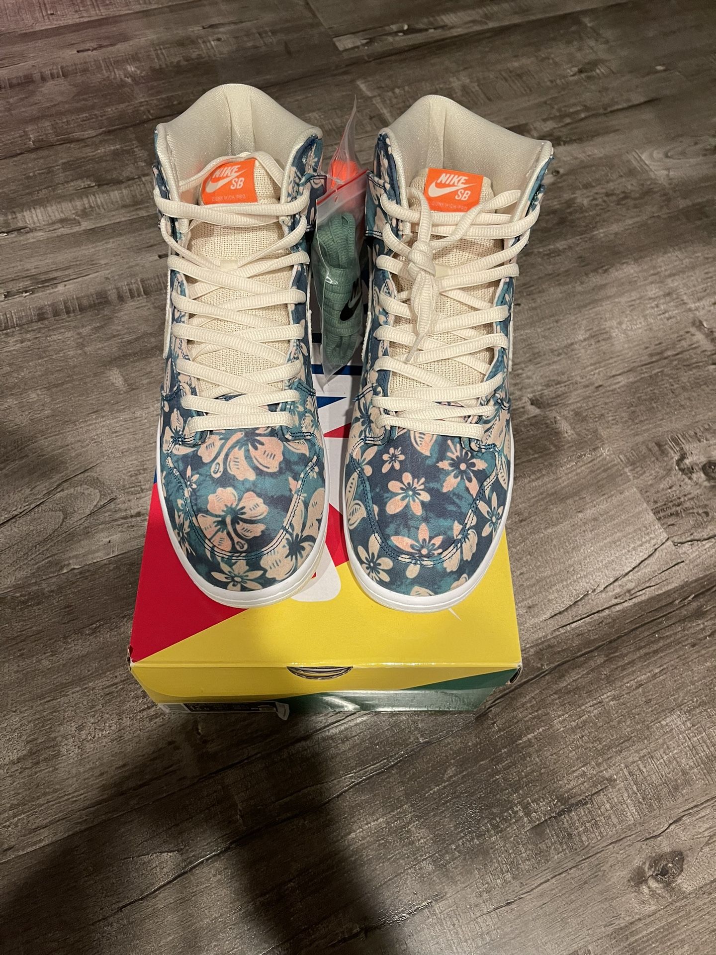 Unworn Mens Size 14 Nike SB Dunk Hi Pro QS HAWAII