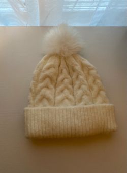 Like new cream beanie with pom