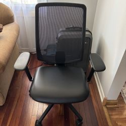 Like New Black Herman Miller Versus Leather Seat Office Chair On Wheels Adjustable 