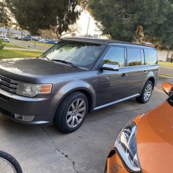 2009Ford flex limited v6 gas saver runs good tags up to date $3k firm